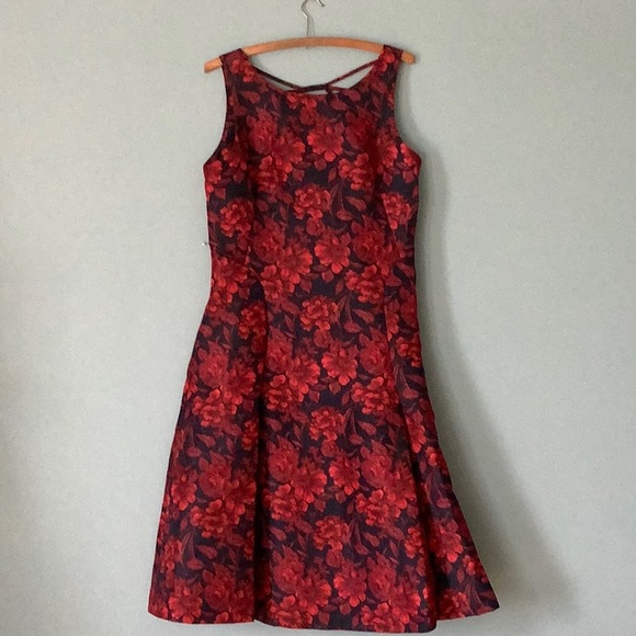 Gabby Skye floral dress - Picture 3 of 5